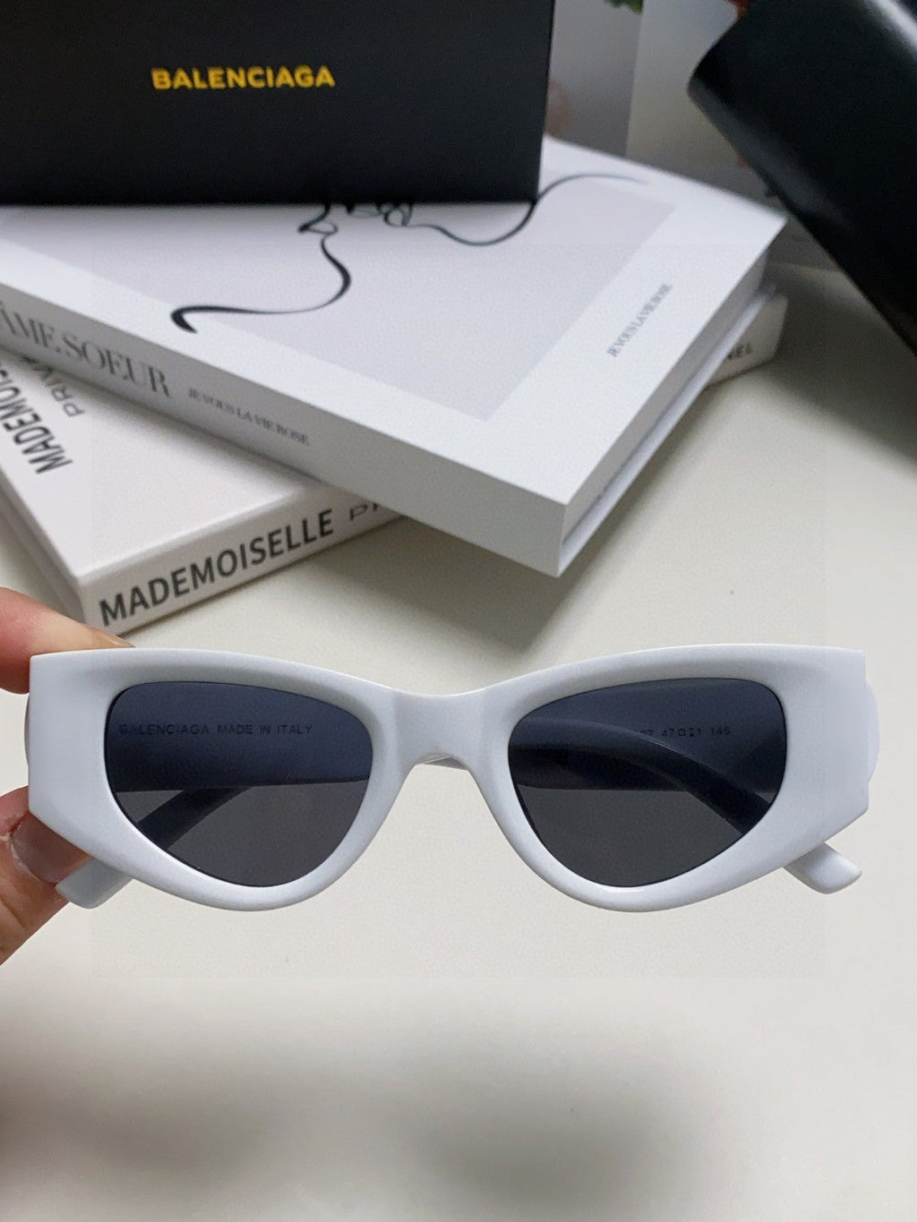 Balenciaga Polarized Cat-Eye Silver Lens Sunglasses for Men & Women - 358648 - detail image 3