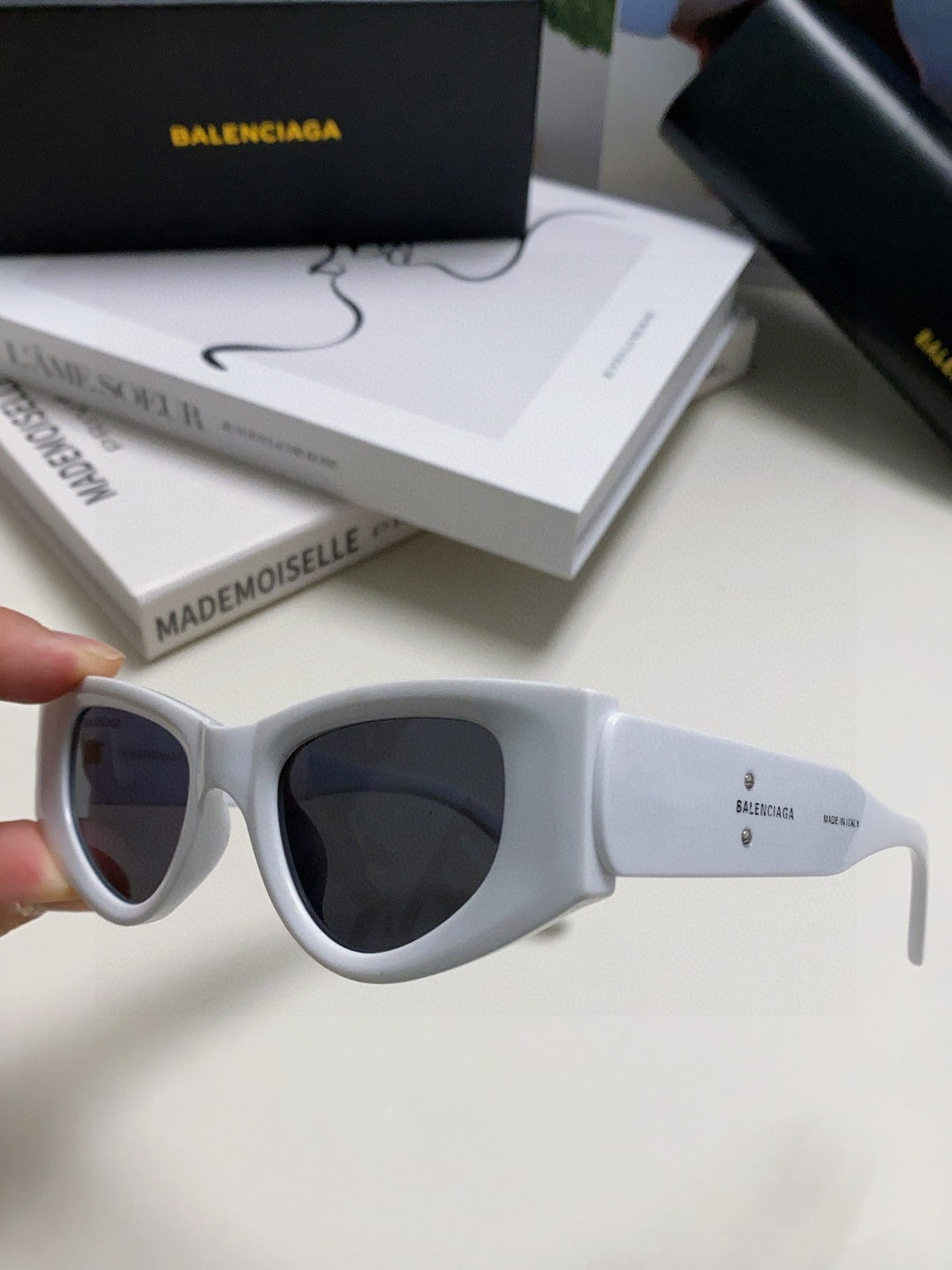 Balenciaga Polarized Cat-Eye Silver Lens Sunglasses for Men & Women - 358648 - detail image 5