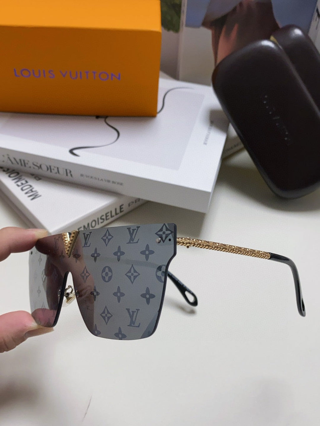Louis Vuitton Fashion Gray Lens Sunglasses for Men & Women - 448642 - detail image 5