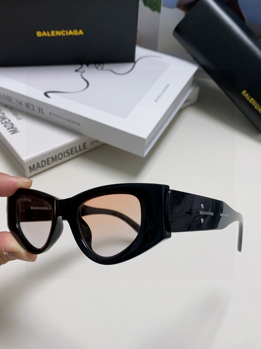 Balenciaga Polarized Cat-Eye Gray Lens Sunglasses for Men & Women - 416099 - detail image 5