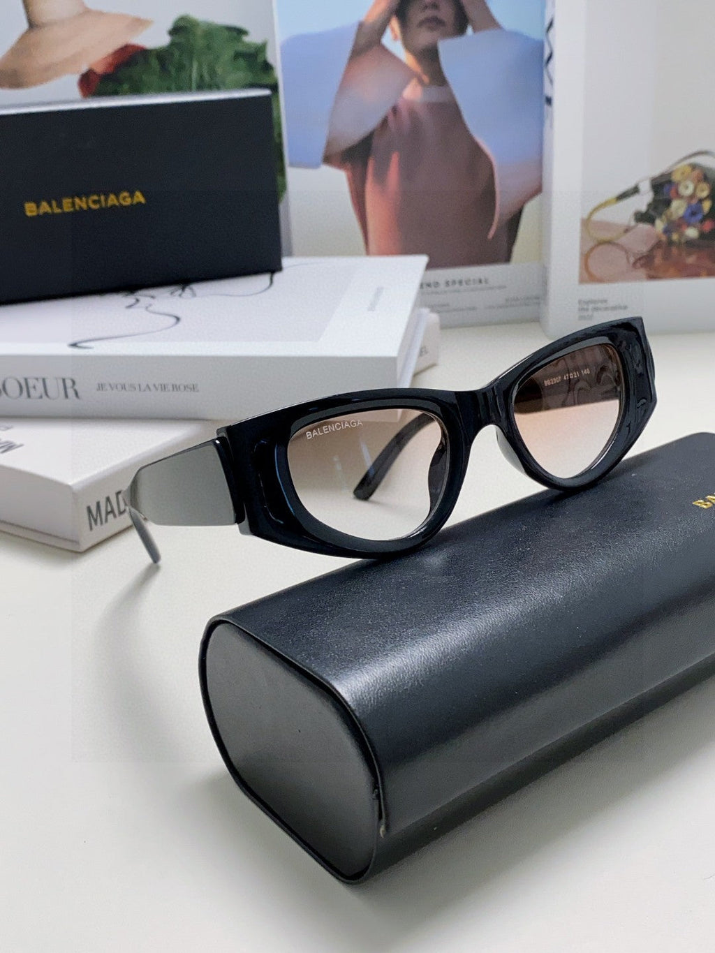 Balenciaga Polarized Cat-Eye Gray Lens Sunglasses for Men & Women - 416099 - detail image 7