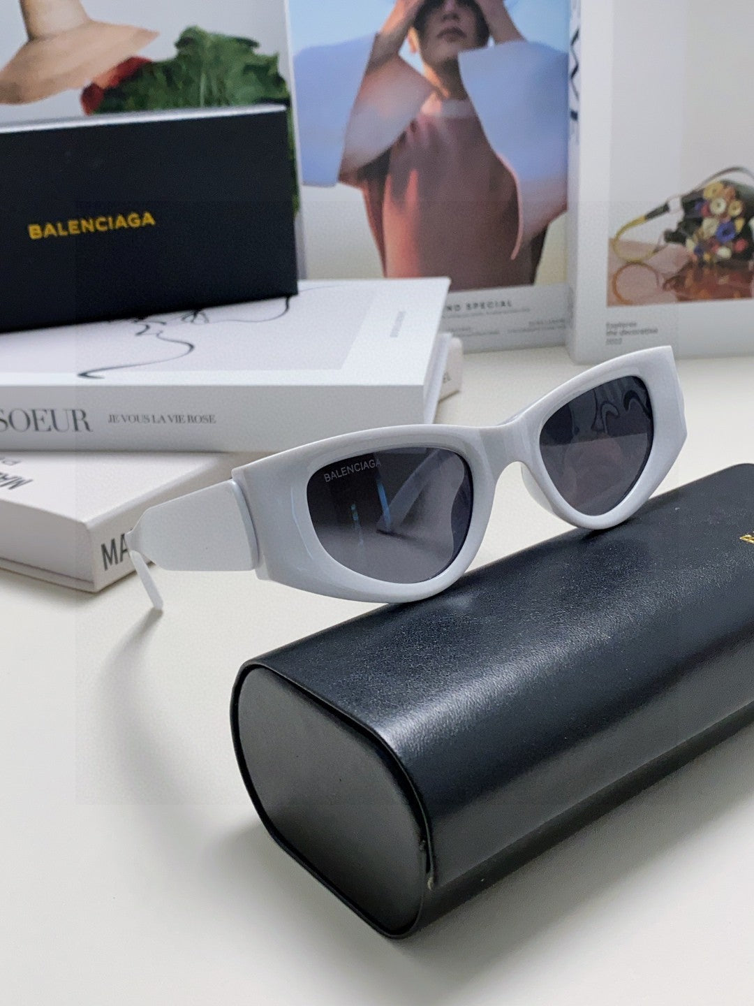Balenciaga Polarized Cat-Eye Silver Lens Sunglasses for Men & Women - 449634 - detail image 7