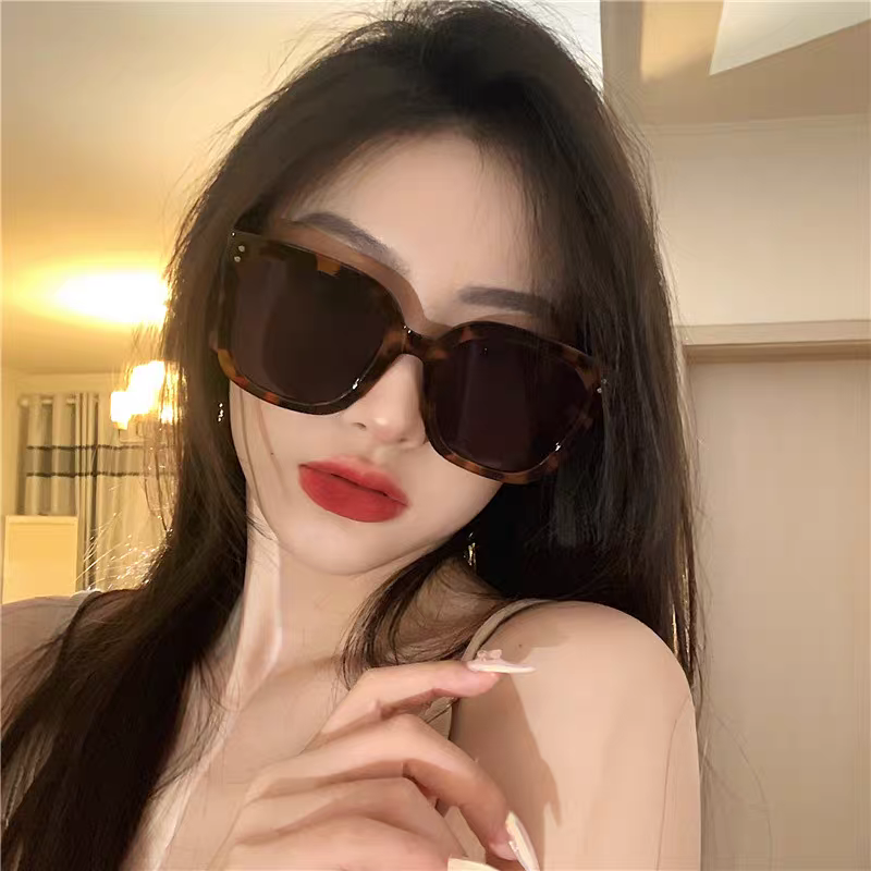 Gentle Monster KUKU Polarized Square Brown Lens Sunglasses for Women - detail image 12