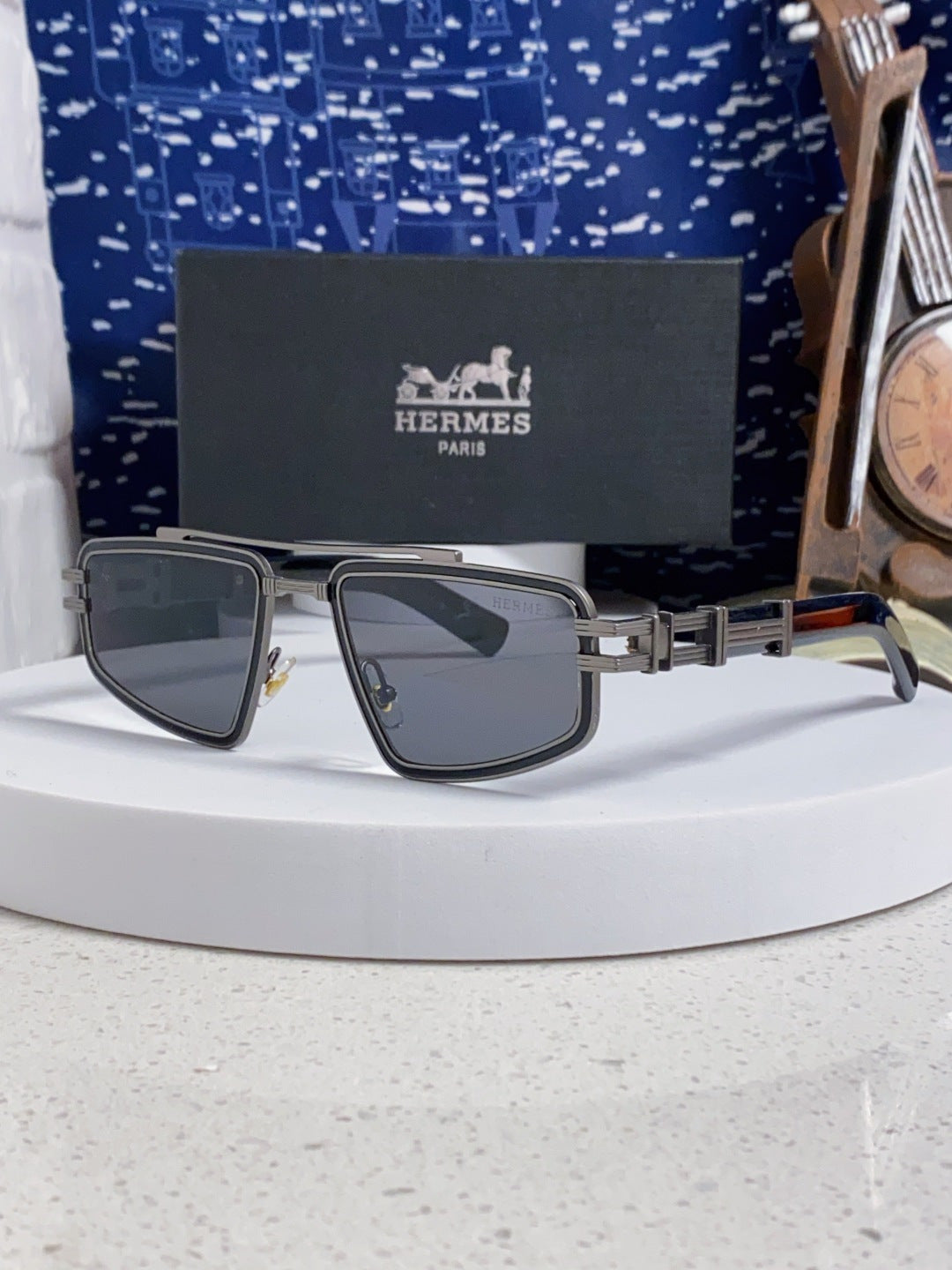Hermès Fashion Gray Lens Sunglasses for Men & Women - 158697