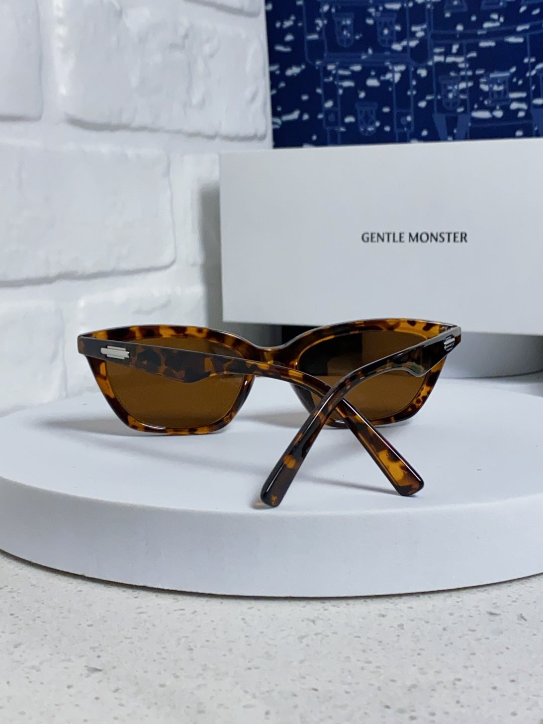Gentle Monster LOTI Blue-Light Cat-Eye Brown Lens Sunglasses for Men - 432923 - detail image 3
