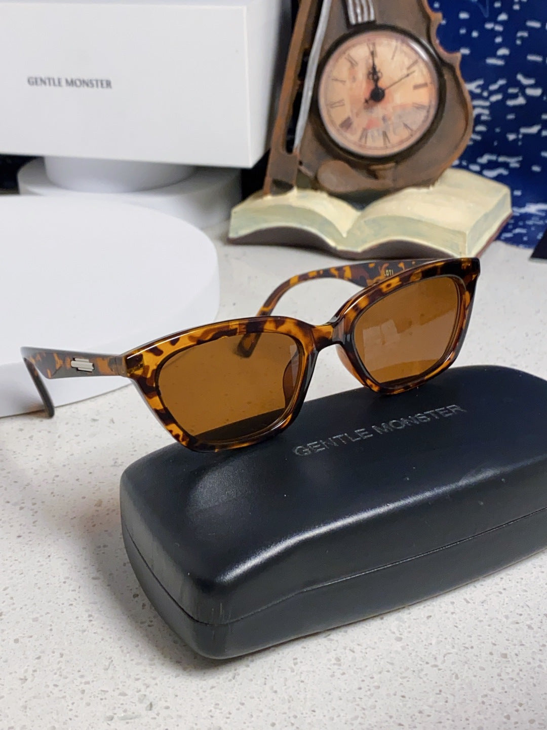 Gentle Monster LOTI Blue-Light Cat-Eye Brown Lens Sunglasses for Men - 432923 - detail image 10