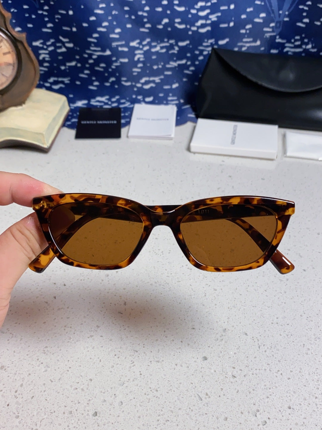 Gentle Monster LOTI Blue-Light Cat-Eye Brown Lens Sunglasses for Men - 432923 - detail image 4