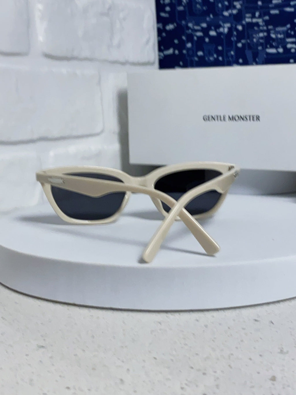 Gentle Monster LOTI Blue-Light Cat-Eye Silver Lens Sunglasses for Men & Women - detail image 3