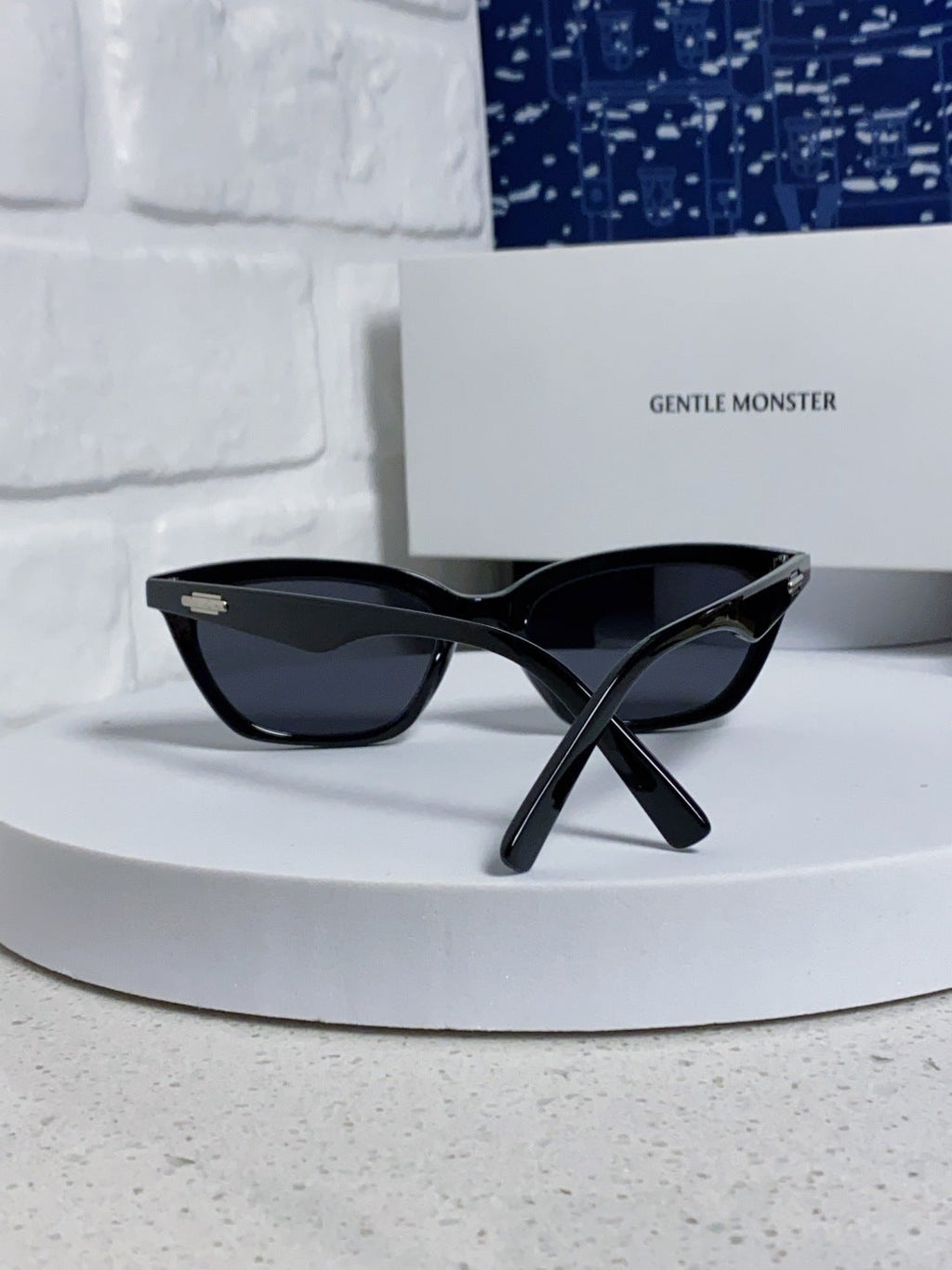 Gentle Monster LOTI Blue-Light Cat-Eye Red Lens Sunglasses for Men & - 432925 - detail image 3