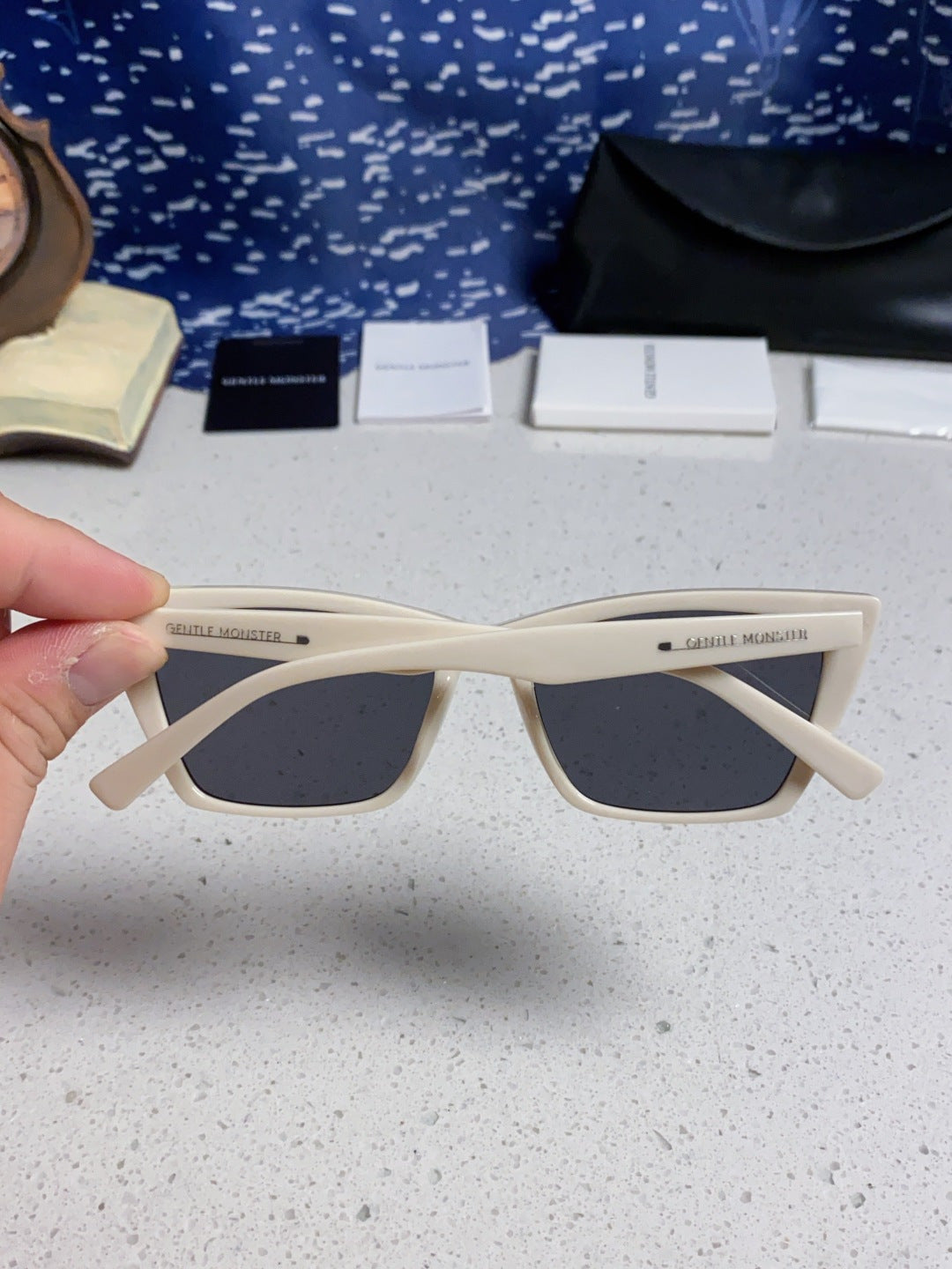 Gentle Monster TALIN Cat-Eye Gray Lens Sunglasses for Men & Women - 358887 - detail image 5