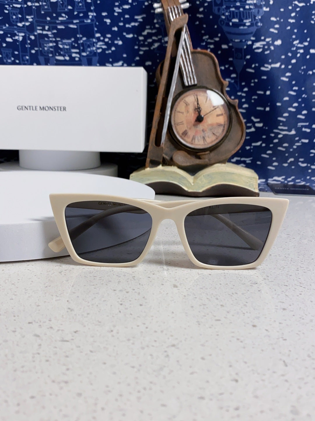 Gentle Monster TALIN Cat-Eye Gray Lens Sunglasses for Men & Women - 358887 - detail image 9