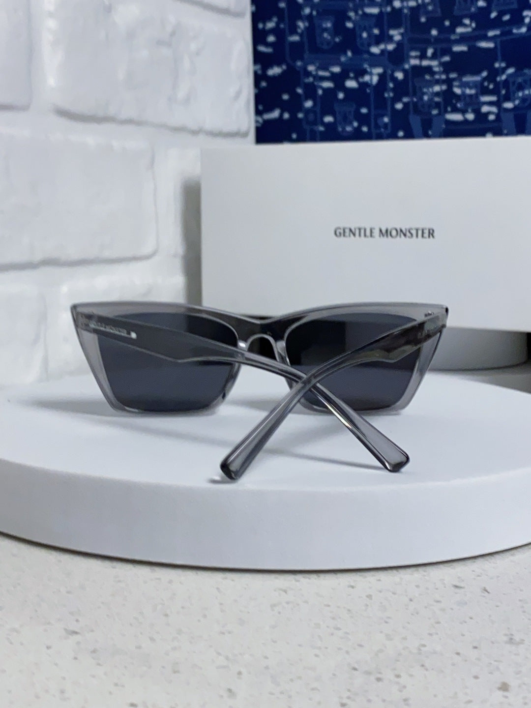 Gentle Monster TALIN Cat-Eye Black Lens Sunglasses for Men & Women - 488061 - detail image 3