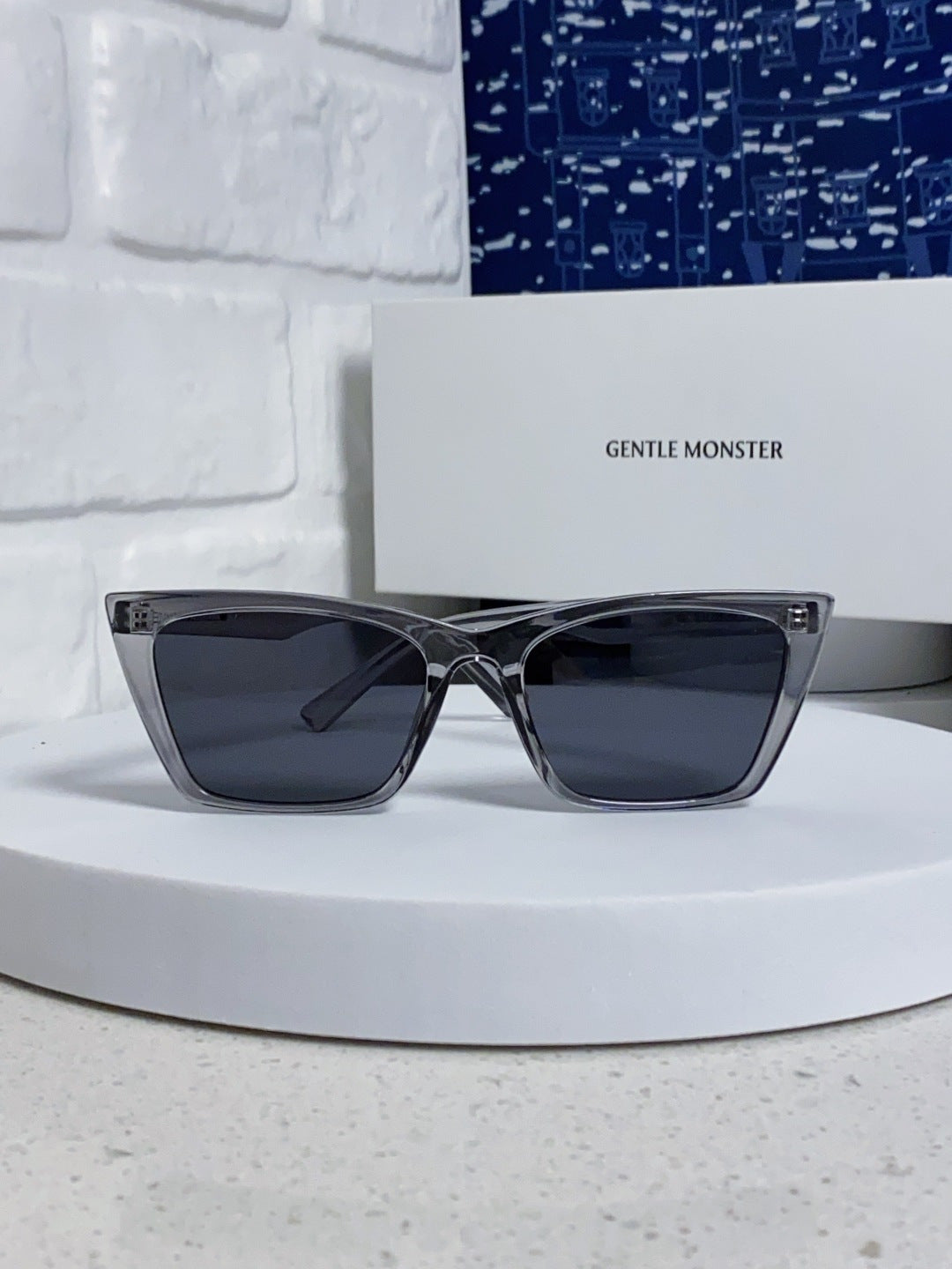 Gentle Monster TALIN Cat-Eye Black Lens Sunglasses for Men & Women - 358888 - detail image 2