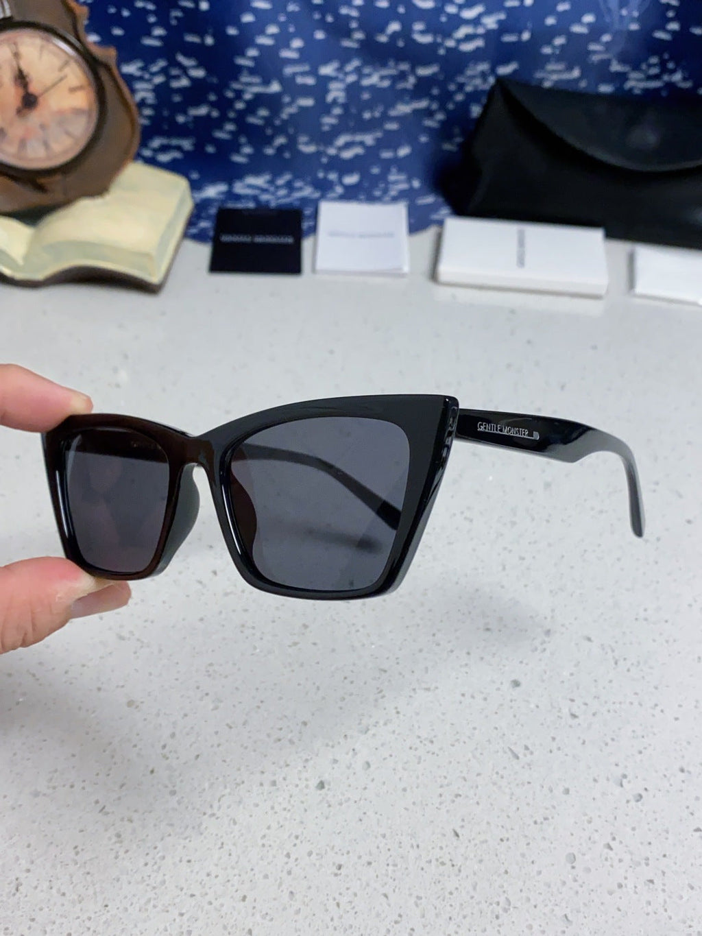 Gentle Monster TALIN Cat-Eye Black Lens Sunglasses for Men & Women - 358890 - detail image 6