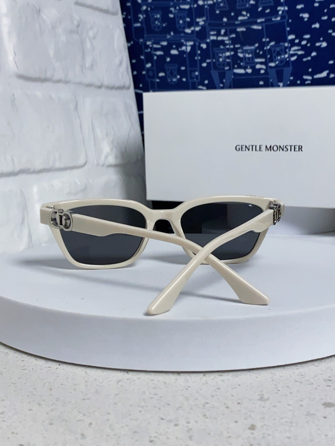 Gentle Monster XOXO Square Silver Lens Sunglasses for Men & Women - 158678 - detail image 3