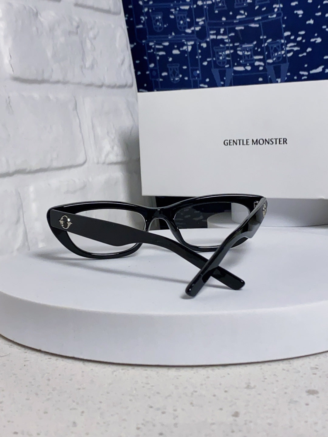 Gentle Monster 27AND7 Cat-Eye Silver Lens Sunglasses for Men & Women - 358874 - detail image 3