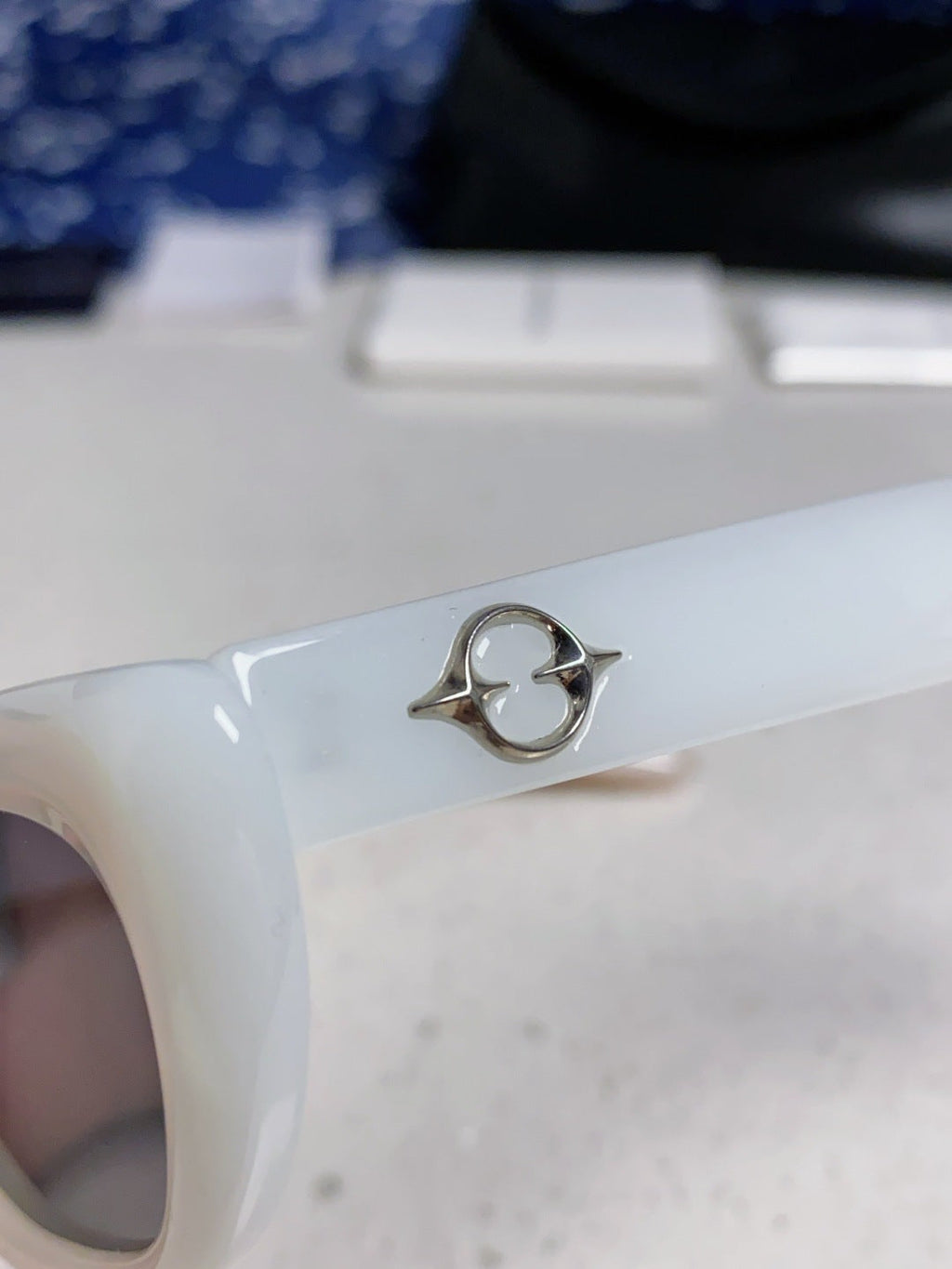 Gentle Monster 27AND7 Cat-Eye Silver Lens Sunglasses for Men & Women - 488047 - detail image 7
