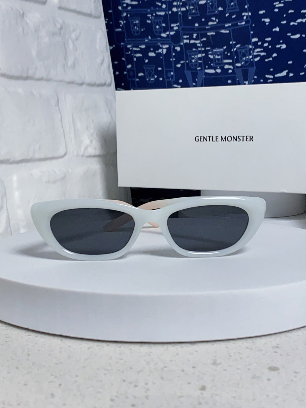 Gentle Monster 27AND7 Cat-Eye Silver Lens Sunglasses for Men & Women - 358875 - detail image 2