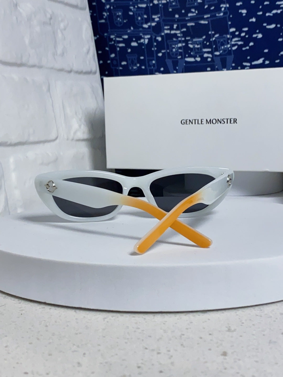 Gentle Monster 27AND7 Cat-Eye Silver Lens Sunglasses for Men & Women - 358875 - detail image 3