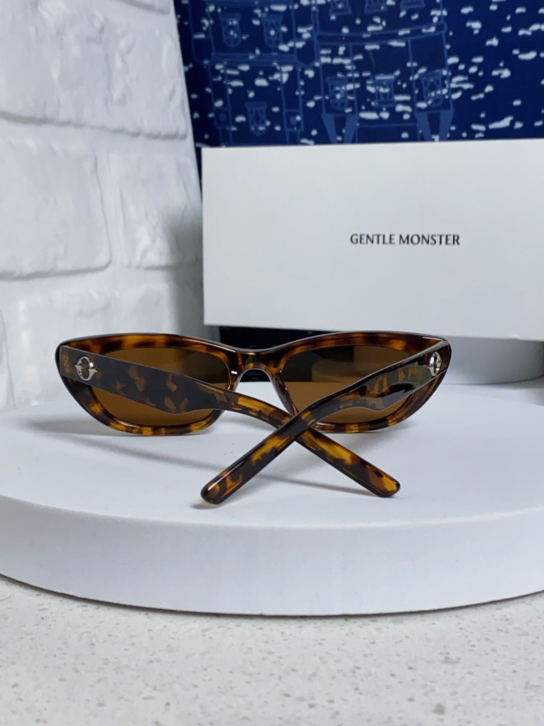 Gentle Monster 27AND7 Cat-Eye Brown Lens Sunglasses for Men & Women - detail image 3