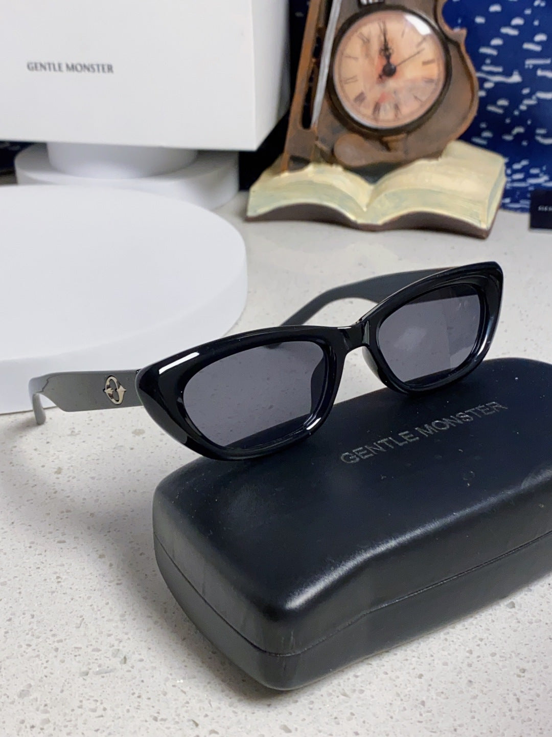 Gentle Monster 27AND7 Cat-Eye Black Lens Sunglasses for Men & Women - 358879 - detail image 10