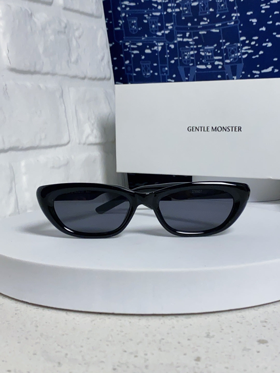 Gentle Monster 27AND7 Cat-Eye Black Lens Sunglasses for Men & Women - detail image 2