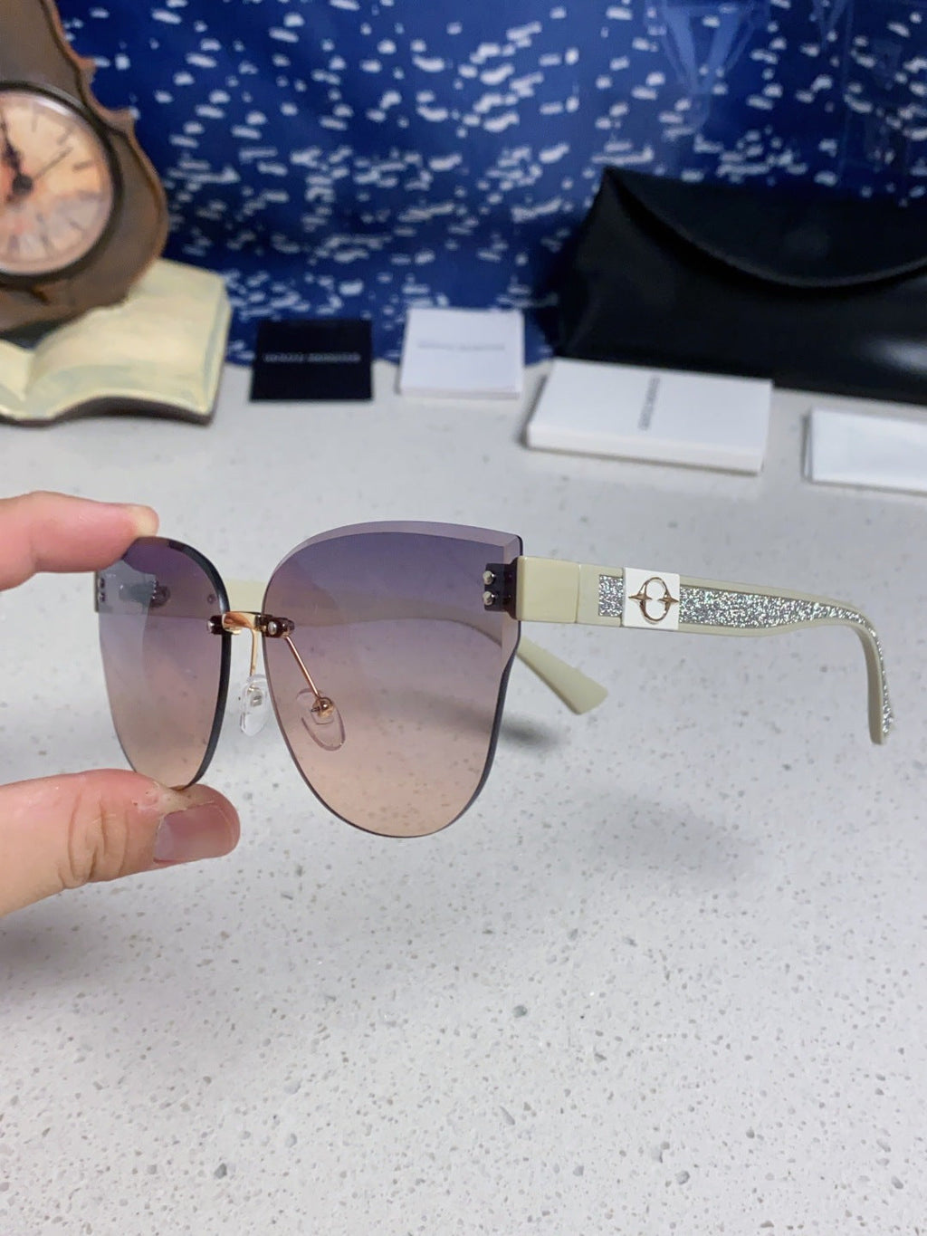 Gentle Monster 8194 Lightweight Rimless Silver Lens Sunglasses for Women - detail image 6