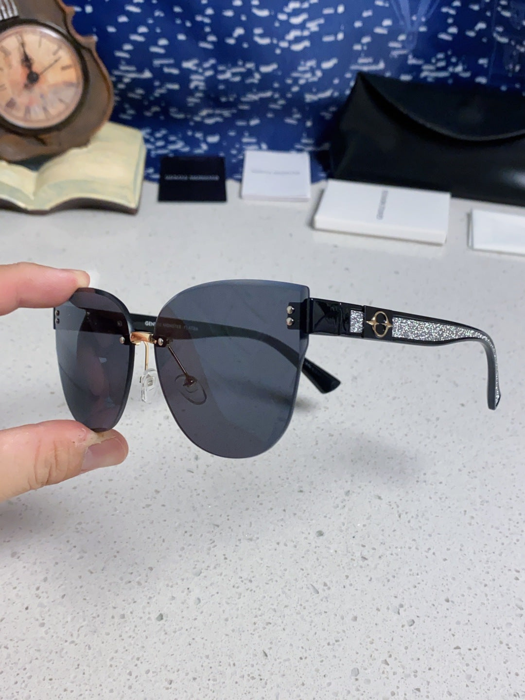 Gentle Monster 8194 Lightweight Rimless Black Lens Sunglasses for Women - detail image 6