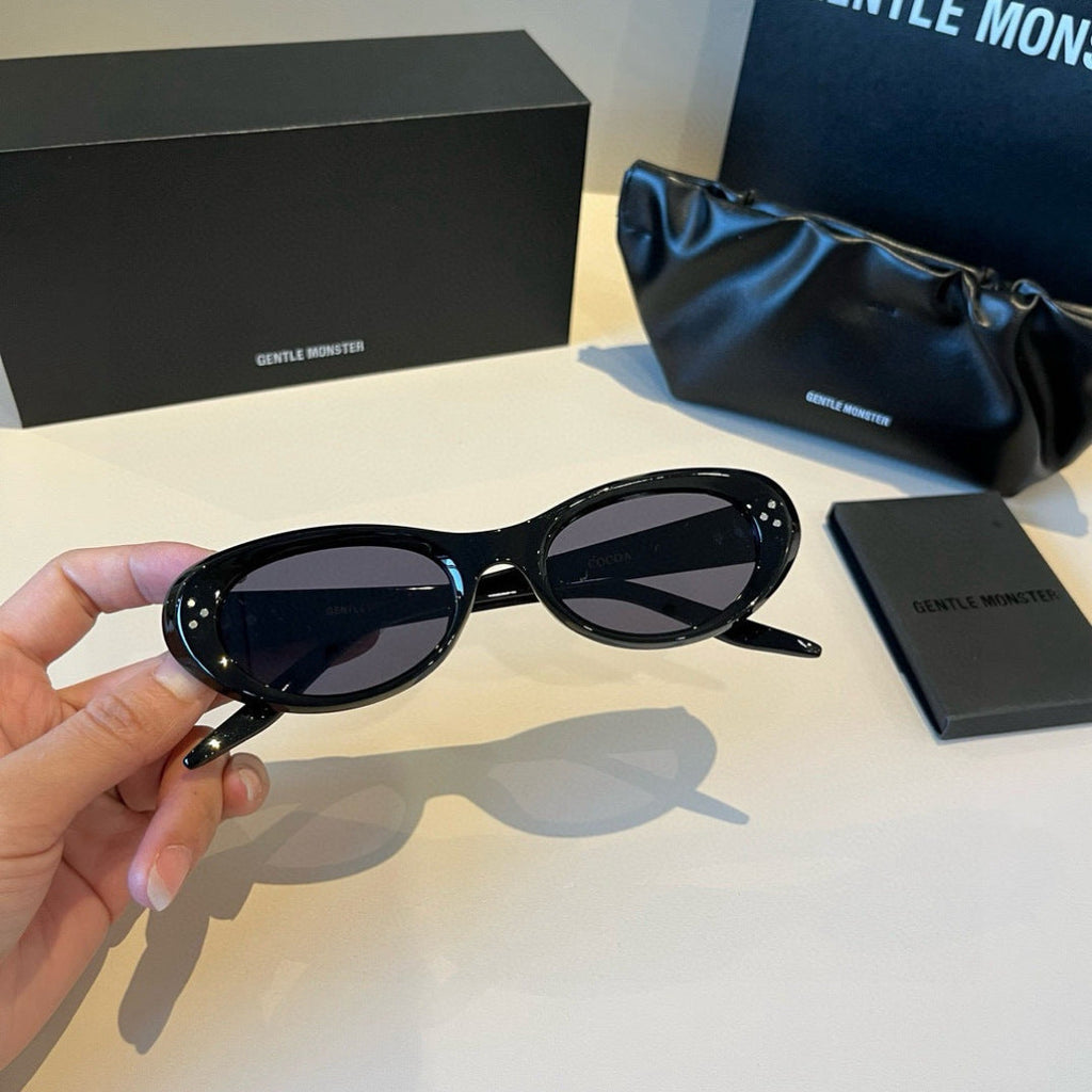 Gentle Monster Cat-Eye Black Lens Sunglasses for Men & Women - 383129 - detail image 9