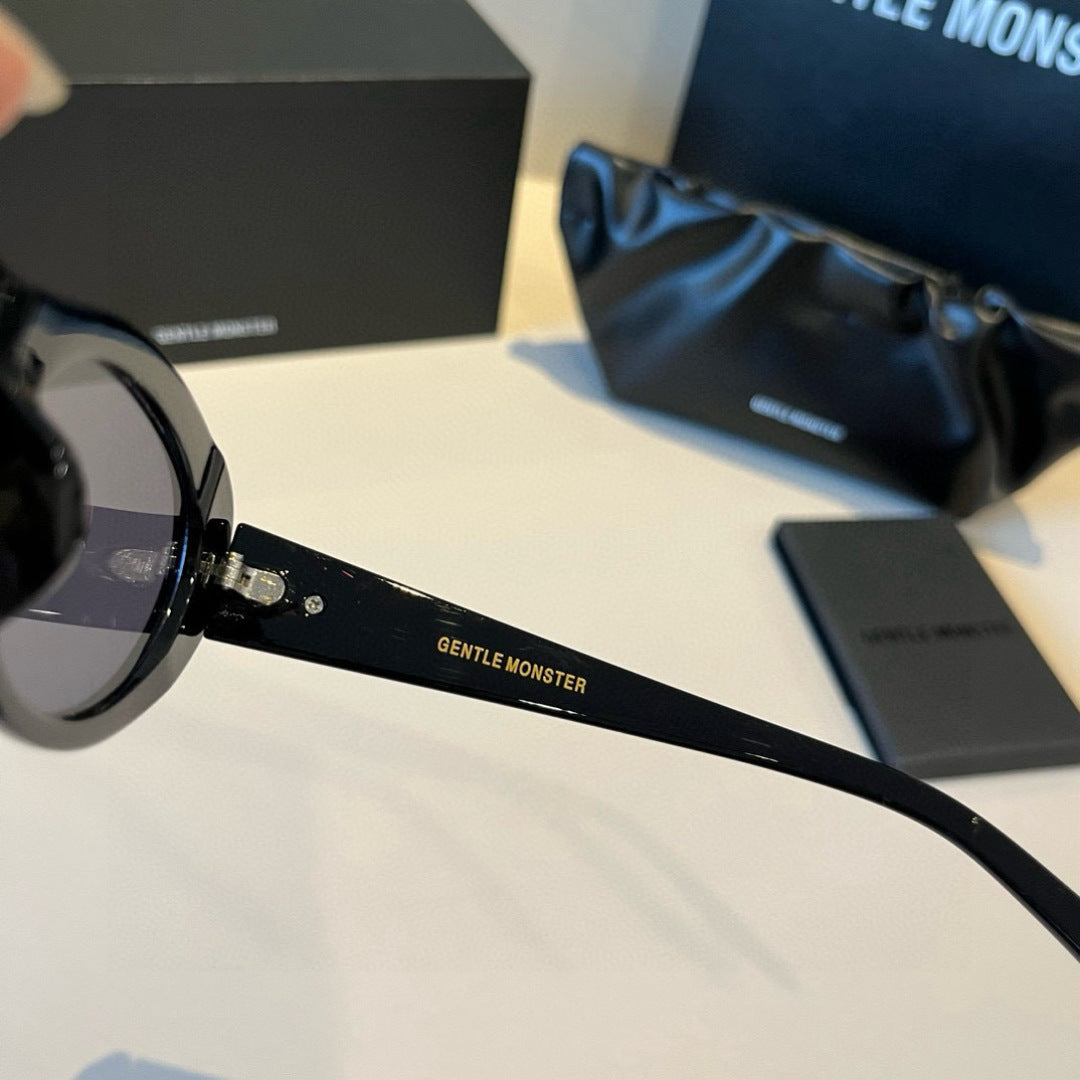 Gentle Monster Cat-Eye Black Lens Sunglasses for Men & Women - 383129 - detail image 8