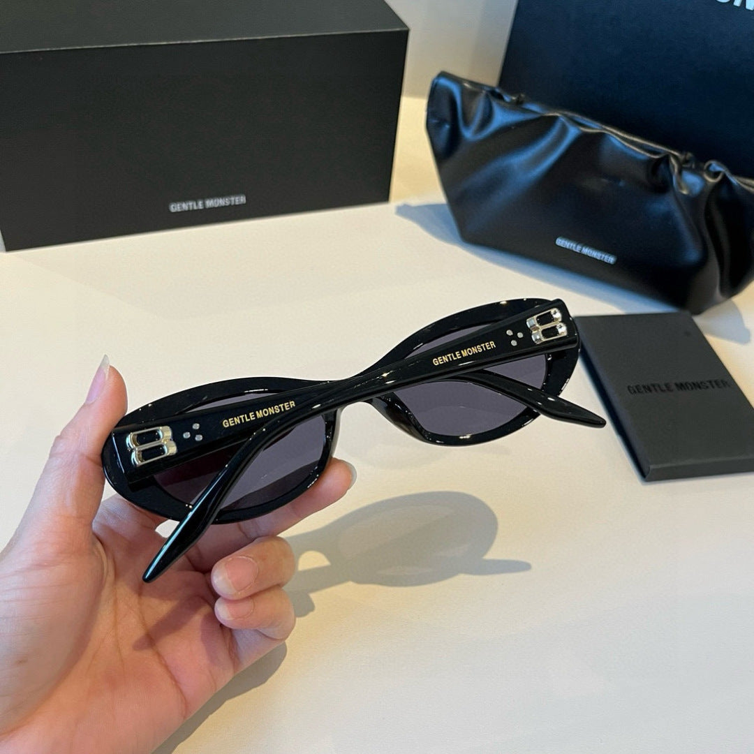 Gentle Monster Cat-Eye Black Lens Sunglasses for Men & Women - 383129 - detail image 6