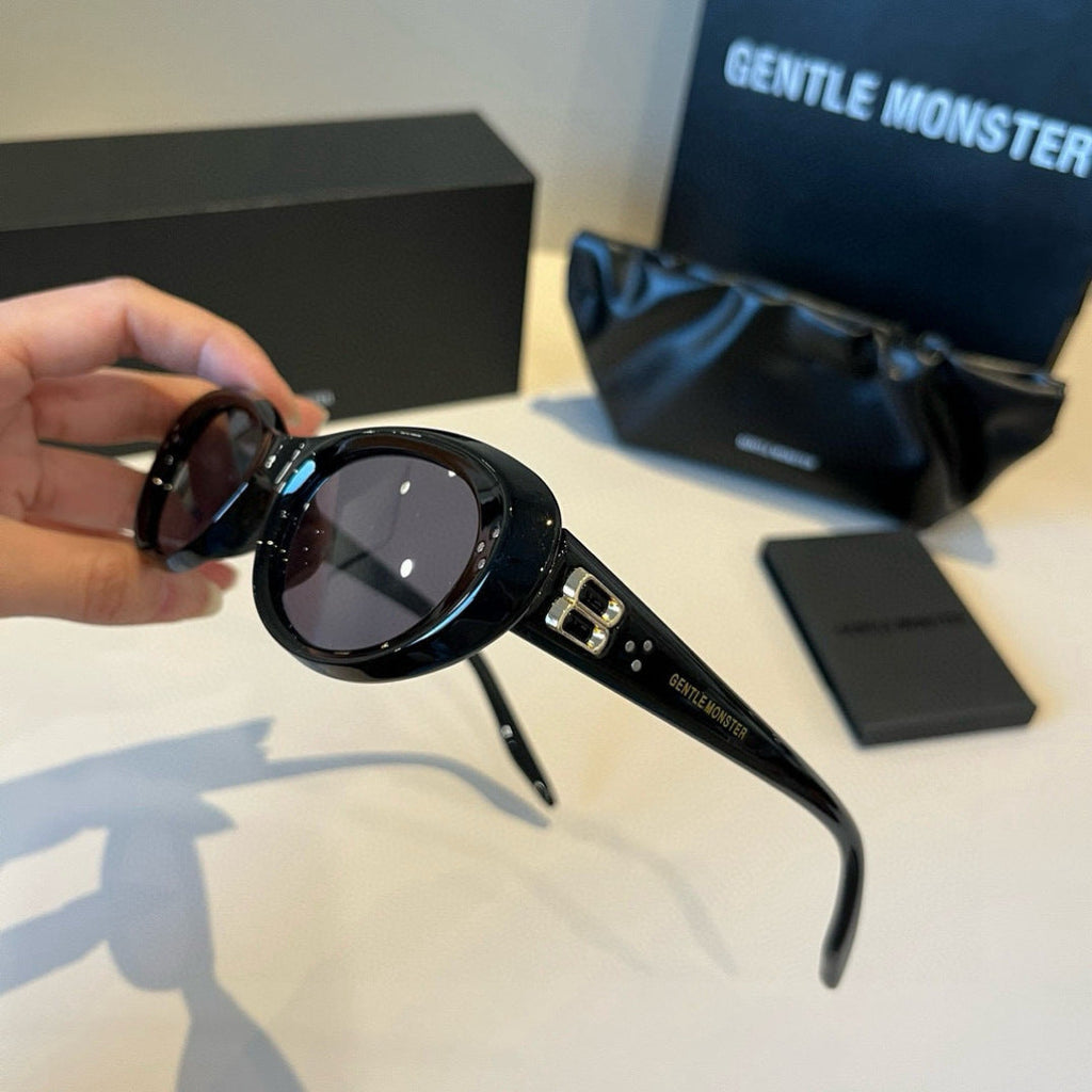 Gentle Monster Cat-Eye Black Lens Sunglasses for Men & Women - 372632 - detail image 4