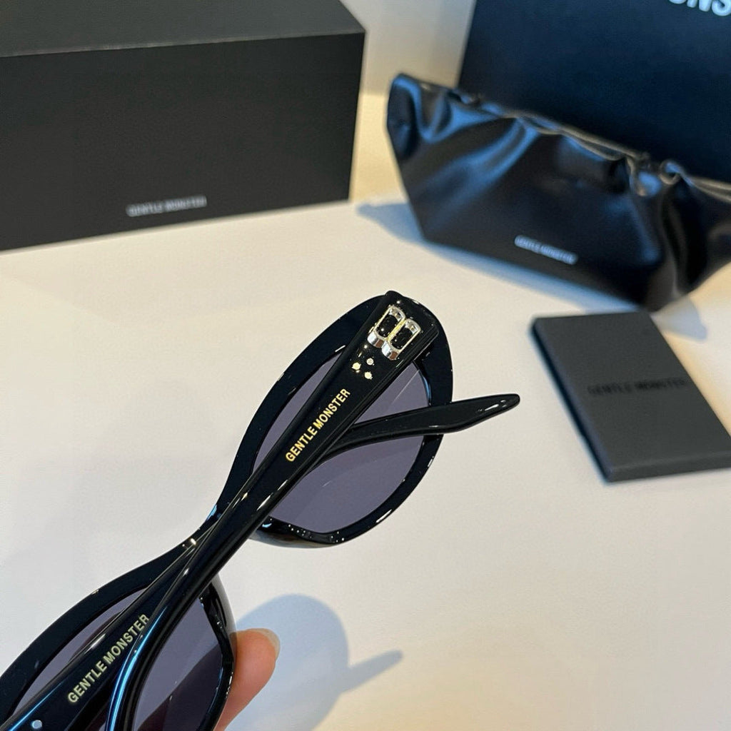 Gentle Monster Cat-Eye Black Lens Sunglasses for Men & Women - 383129 - detail image 7