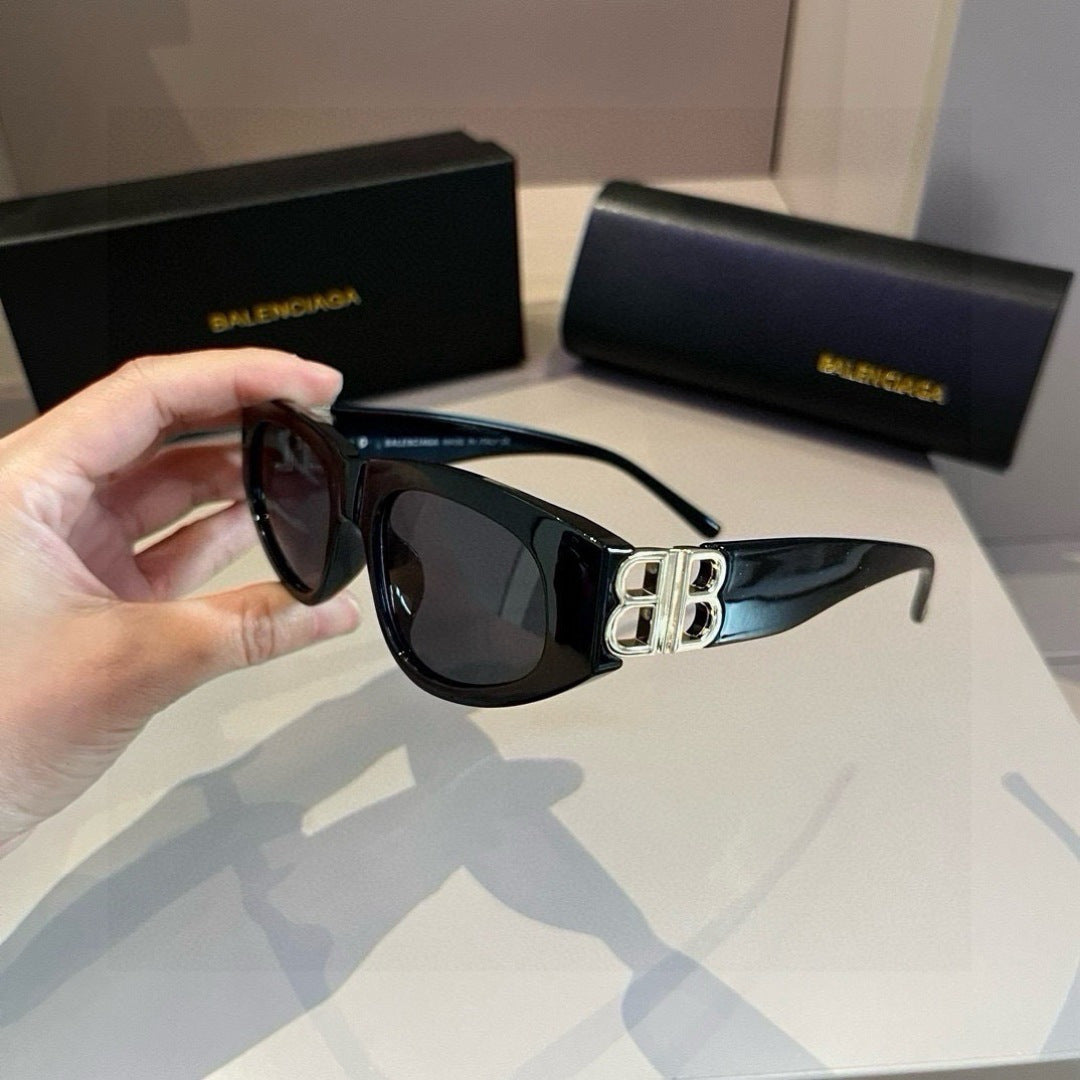 Balenciaga Rectangular Gold Lens Sunglasses for Men & Women - 466044 - detail image 3