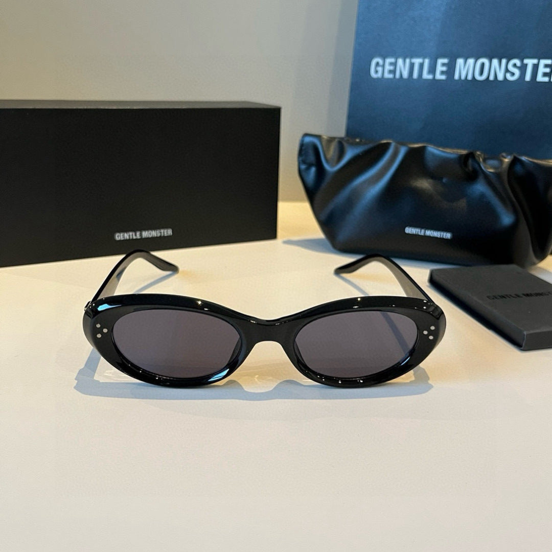 Gentle Monster Cat-Eye Black Lens Sunglasses for Men & Women - 432960 - detail image 2