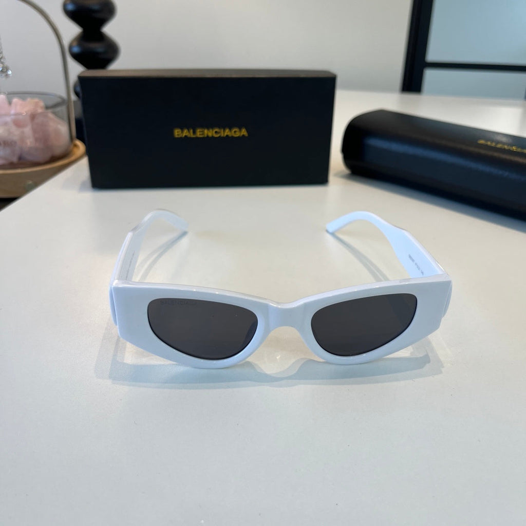 Balenciaga Rectangular Silver Lens Sunglasses for Men & Women - 416135 - detail image 2