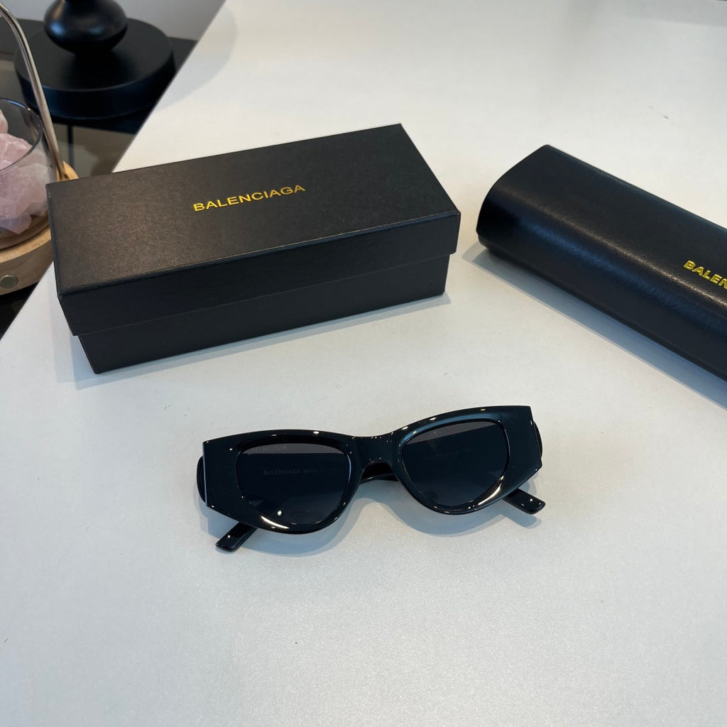 Balenciaga Rectangular Black Lens Sunglasses for Men & Women - 449654 - detail image 6