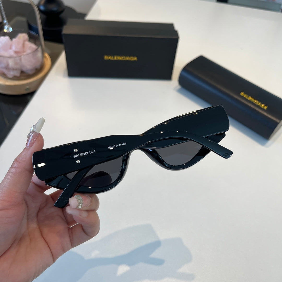 Balenciaga Rectangular Black Lens Sunglasses for Men & Women - 372351 - detail image 5
