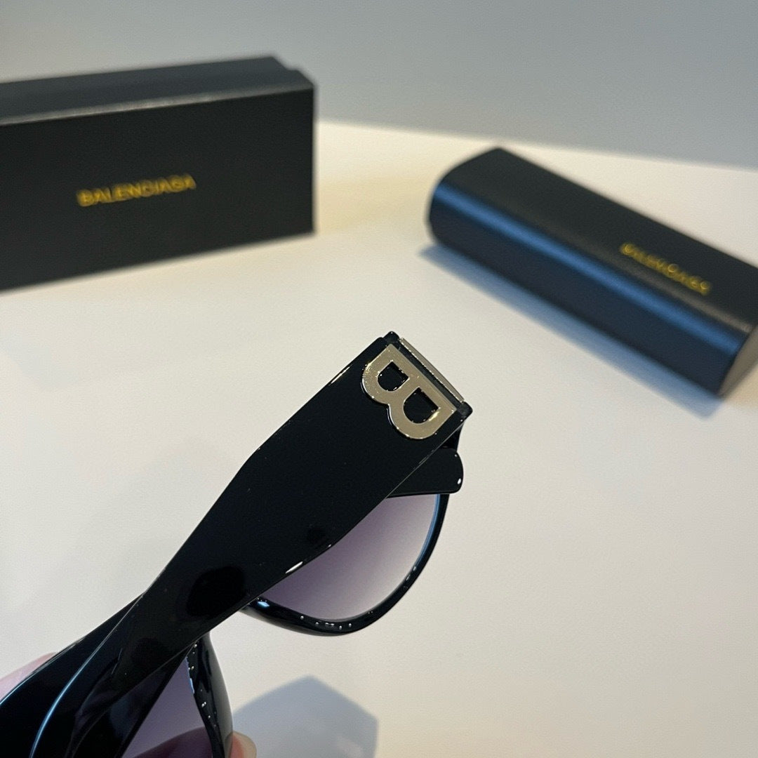Balenciaga Rectangular Black Lens Sunglasses for Men & Women - 416143 - detail image 8