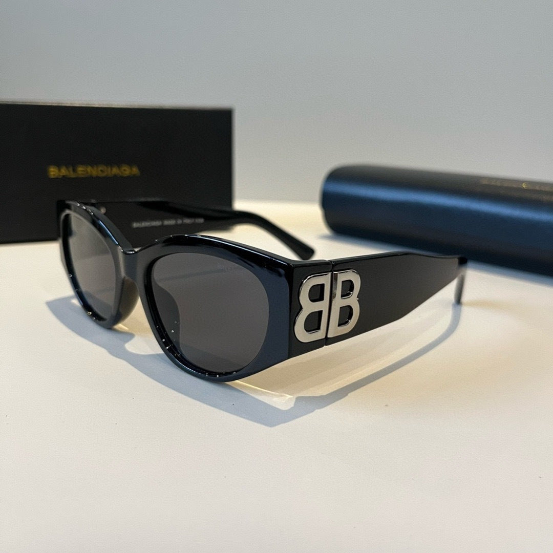 Balenciaga Rectangular Black Lens Sunglasses for Men & Women - 416089 - detail image 3