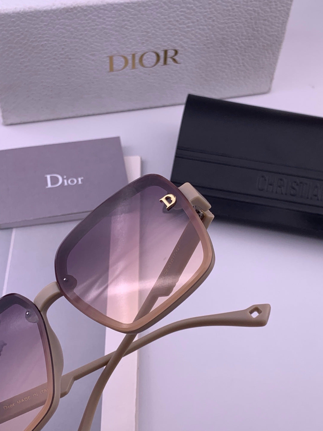 Dior D47002 Fashion Purple Lens Sunglasses for Men & Women - 371963 - detail image 5