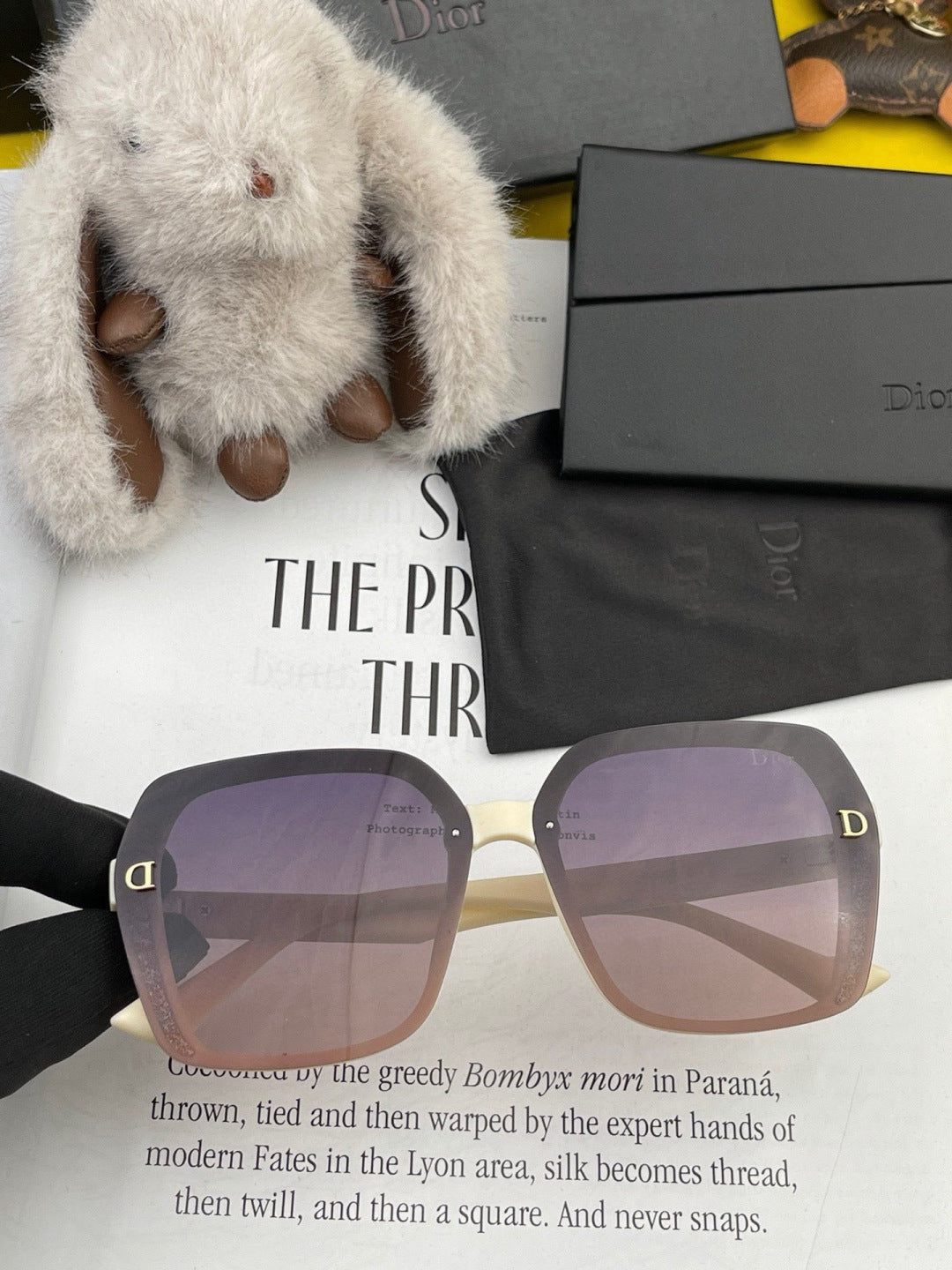 Dior D3200 Polarized Fashion Blue Lens Sunglasses for Men & Women - 382376 - detail image 3