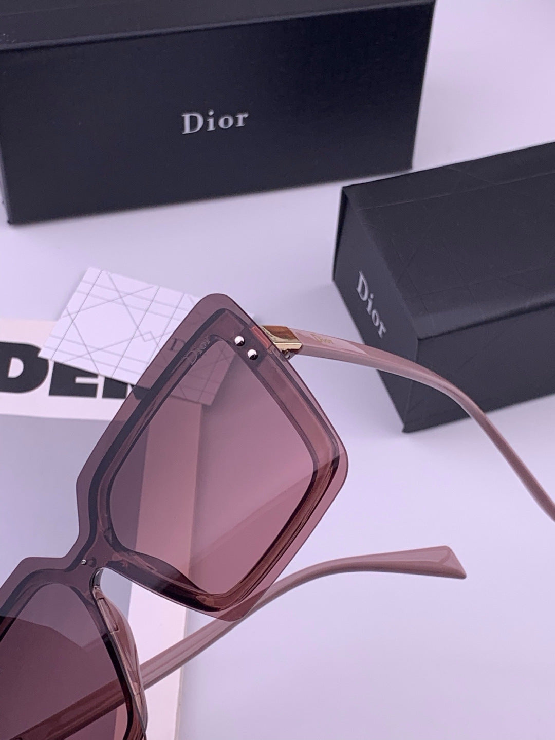 Dior D7996 Fashion Gold Lens Sunglasses for Men & Women - 382379 - detail image 3
