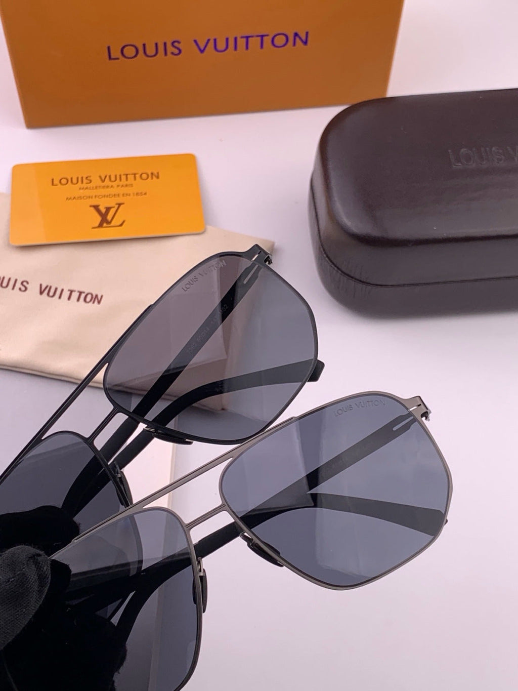 Louis Vuitton L2736 Fashion Gold Lens Sunglasses for Men & Women - detail image 5