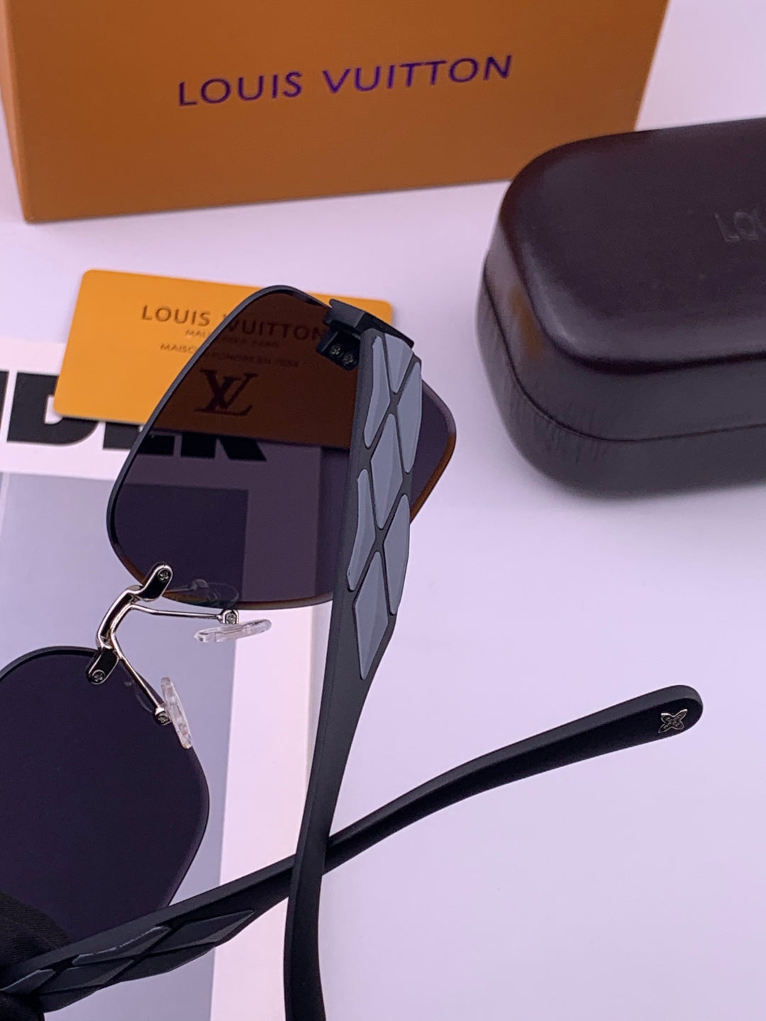 Louis Vuitton L1550 Square Gold Lens Sunglasses for Men & Women - 431286 - detail image 4
