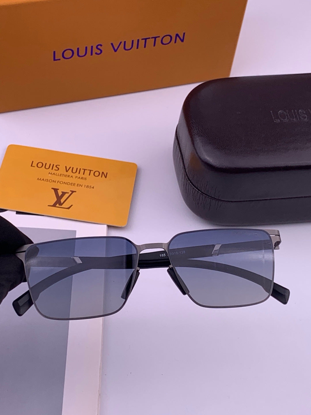 Louis Vuitton L516 Fashion Gold Lens Sunglasses for Men & Women - 431270