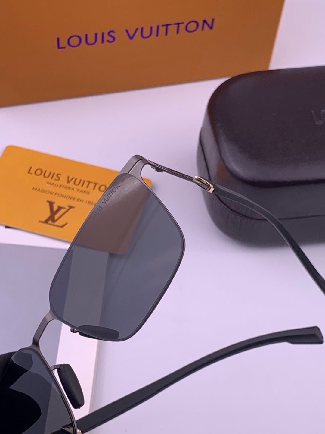 Louis Vuitton L516 Fashion Gold Lens Sunglasses for Men & Women - 431271 - detail image 3