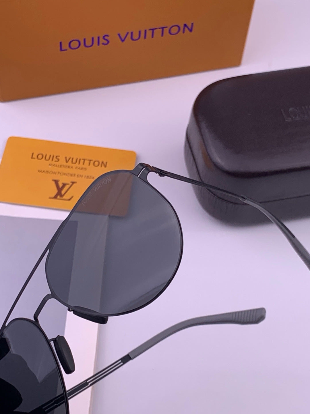 Louis Vuitton L39 Fashion Gold Lens Sunglasses for Men & Women - 431272 - detail image 3