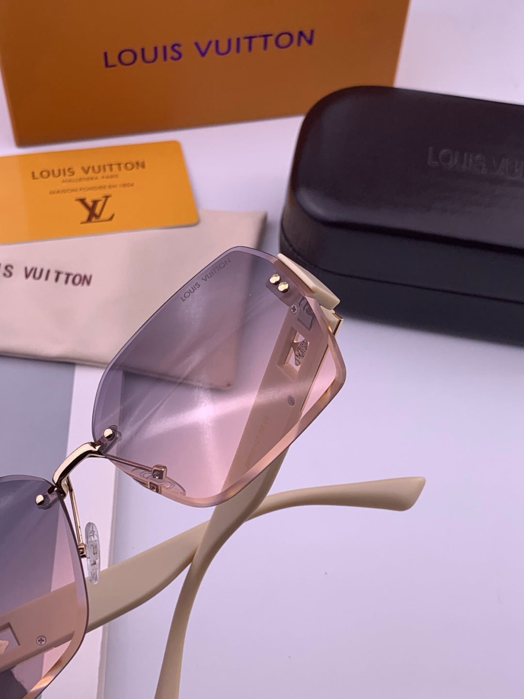 Louis Vuitton L9261 Square Gold Lens Sunglasses for Men & Women - 431181 - detail image 5