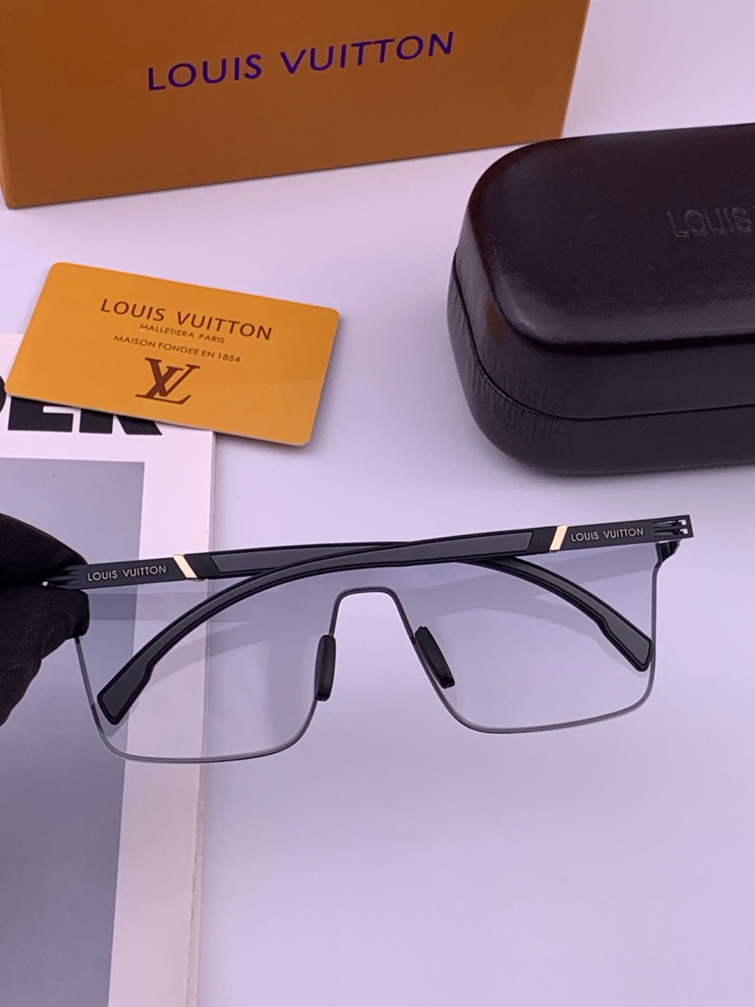 Louis Vuitton L016 Fashion Gold Lens Sunglasses for Men & Women - 431159 - detail image 6